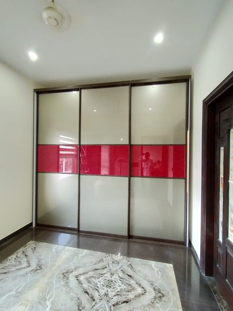 over-1000-designs-for-lacquer-glass-wardrobes-serving-across-gurgaon-gurugram-largest-collection-gallery-of-designs-in-gurgaon-india